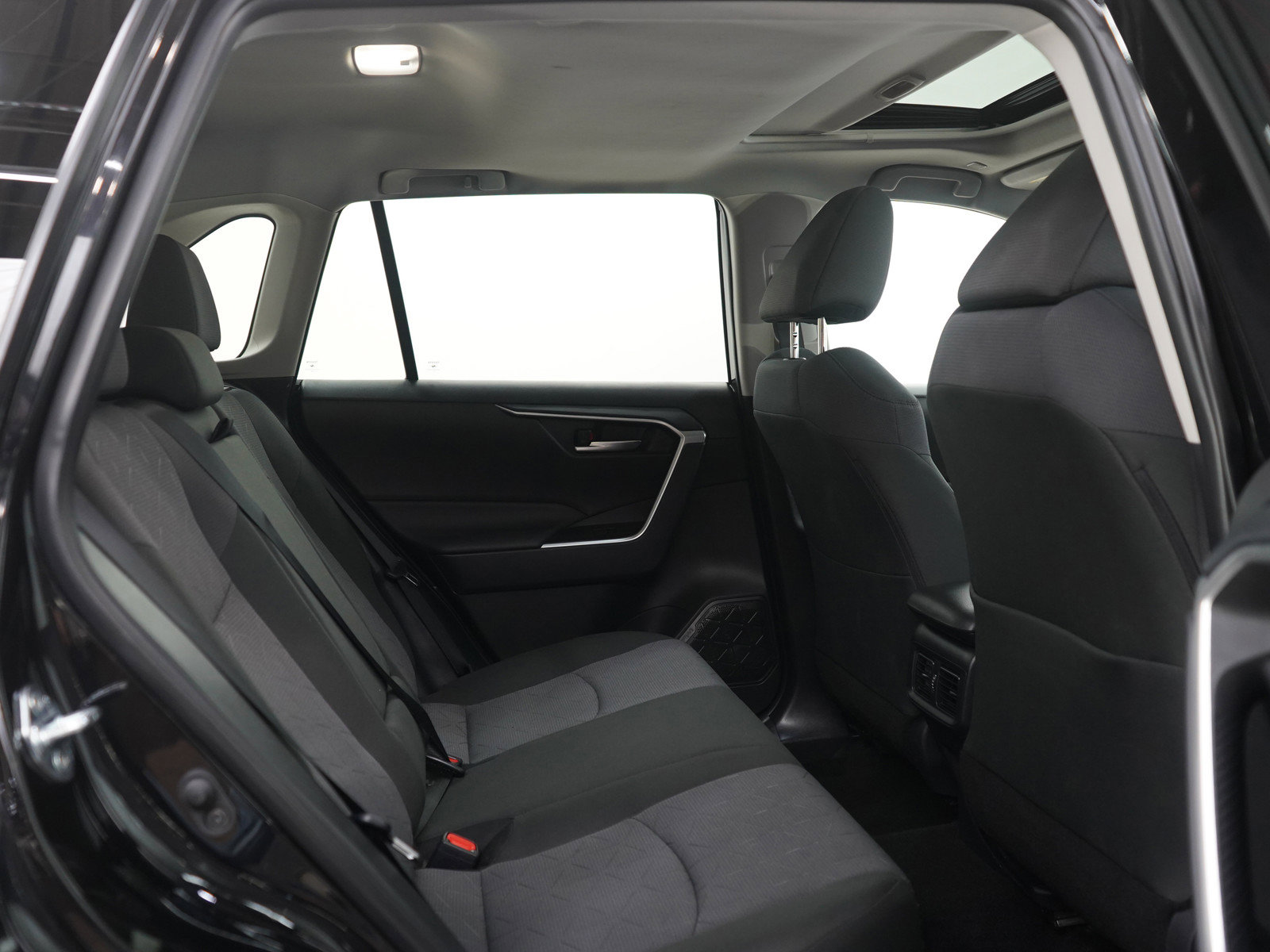Used 2025 Toyota RAV4 XLE AWD/4WD image 12