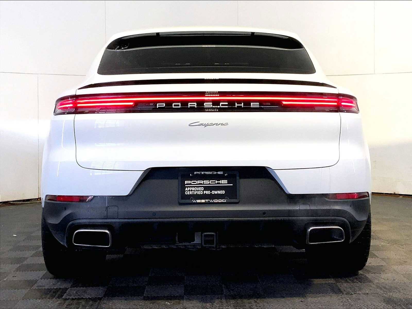 Certified 2024 Porsche Cayenne Coupe image 6