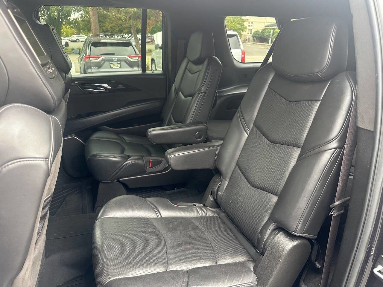 Used 2017 Cadillac Escalade ESV Platinum image 14