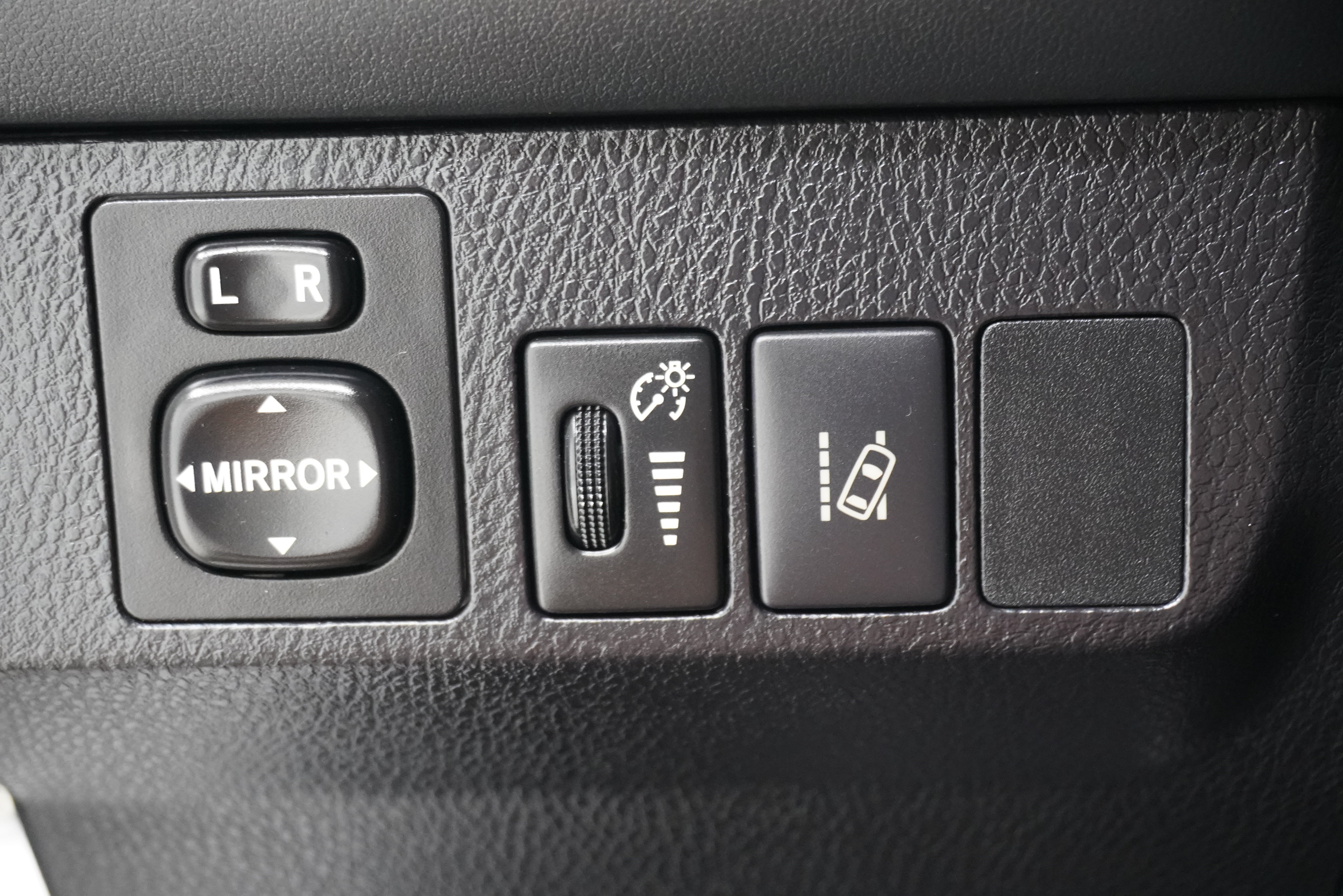 Used 2017 Toyota RAV4 LE FWD image 21