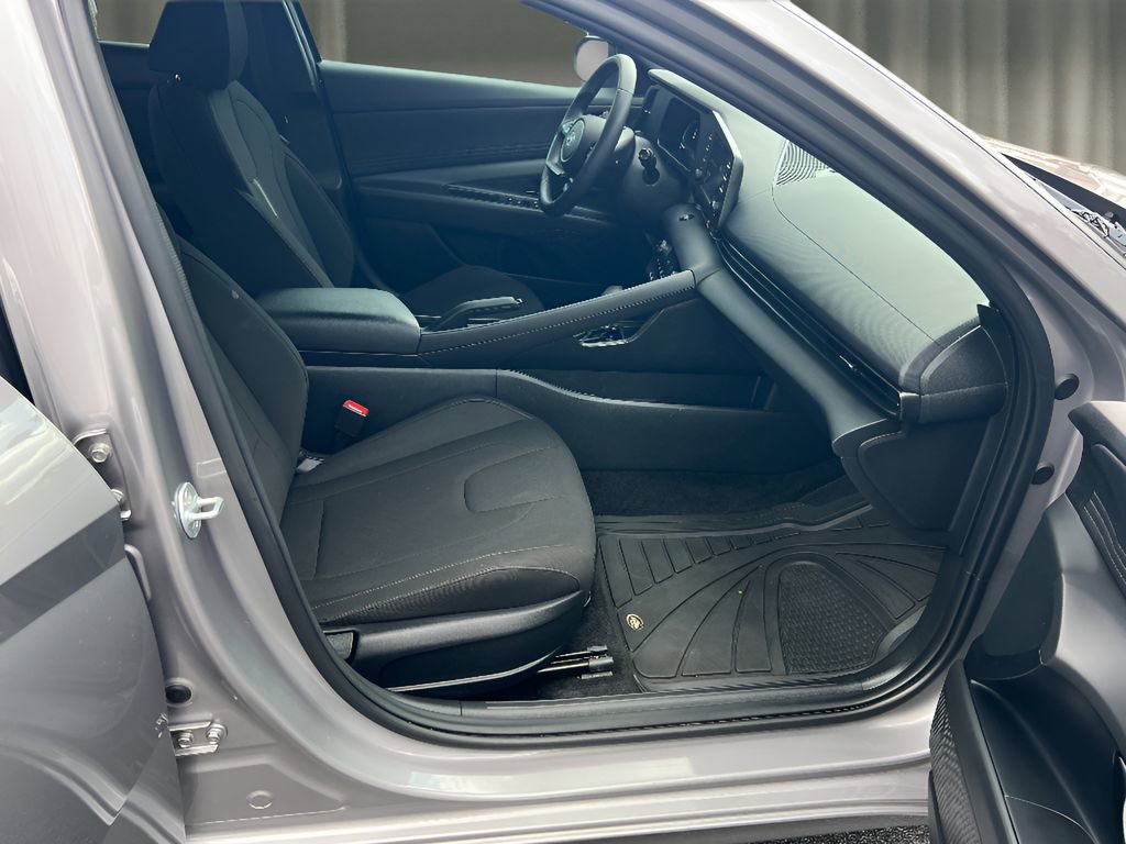 Used 2025 Hyundai Elantra Sport image 18