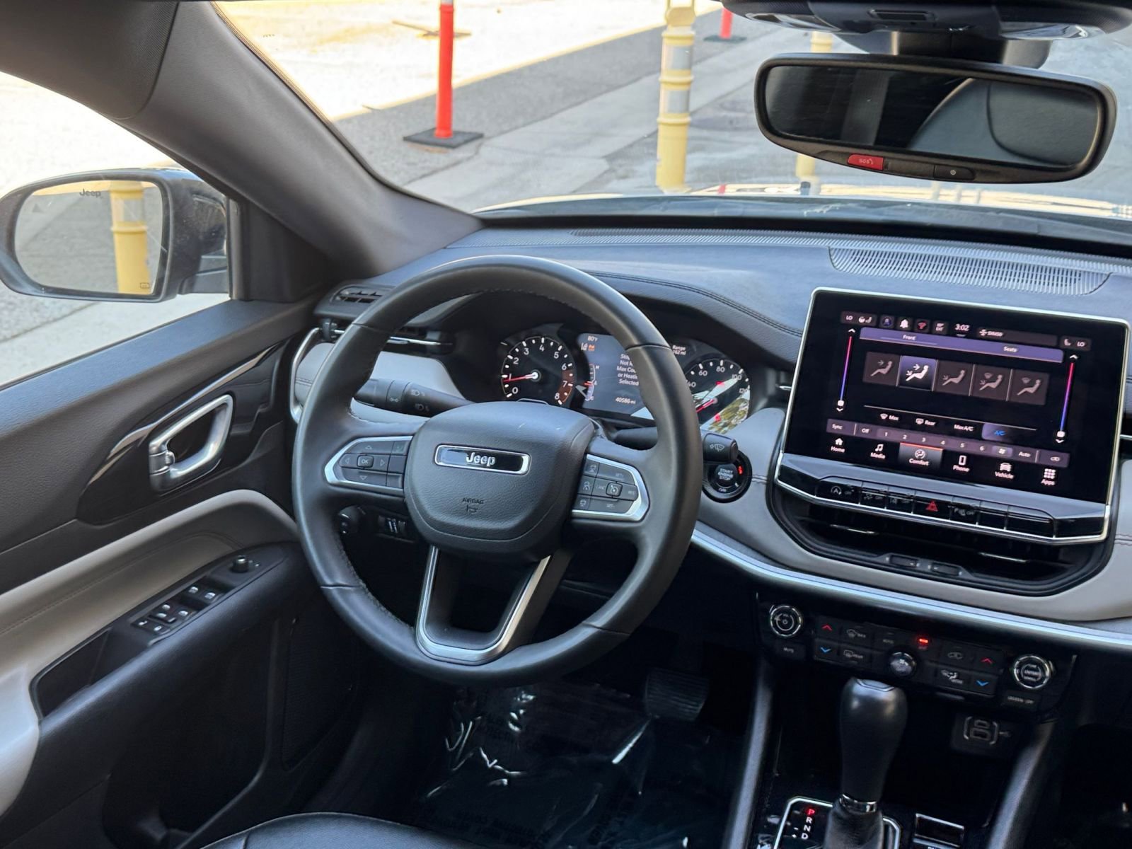 Used 2025 Jeep Compass Limited image 35