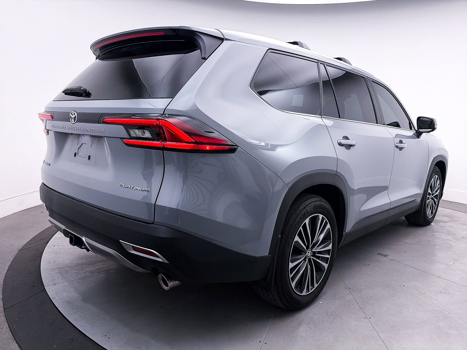 Used 2025 Toyota Grand Highlander AWD Hybrid image 18