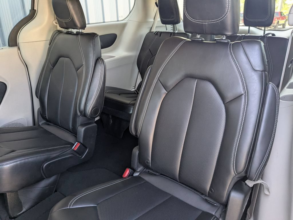 Used 2024 Chrysler Pacifica Touring-L FWD image 25