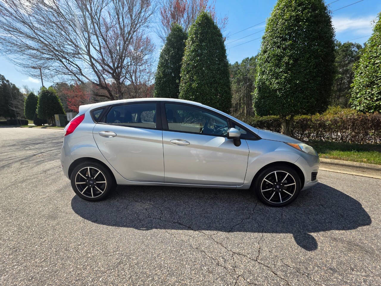 Used 2017 Ford Fiesta SE image 6
