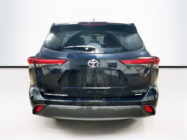 Used 2022 Toyota Highlander L image 6