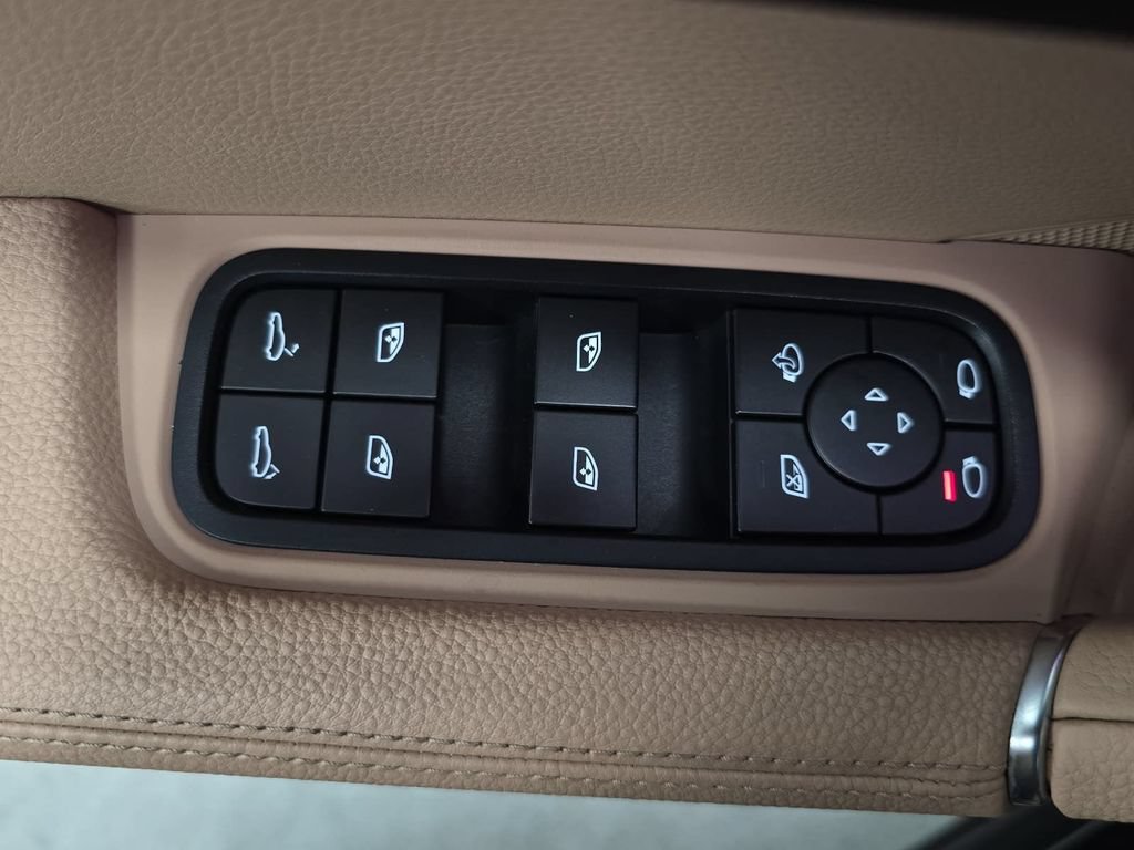 Certified 2023 Porsche Cayenne AWD/4WD image 24