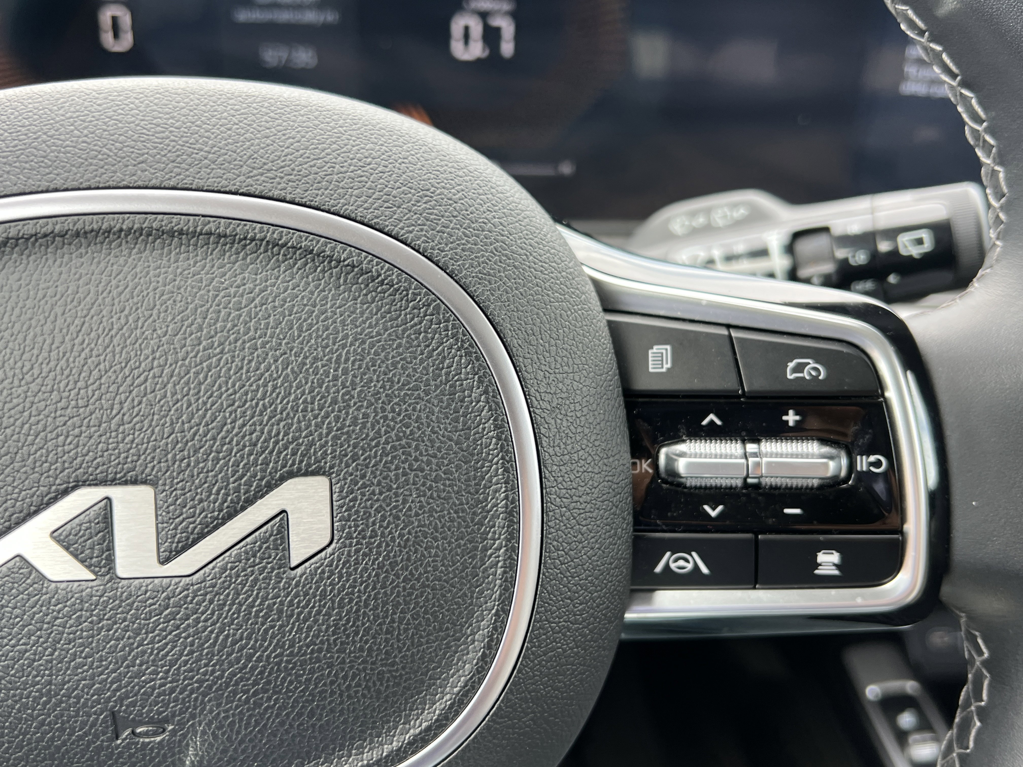 Certified 2025 Kia Sorento S image 28