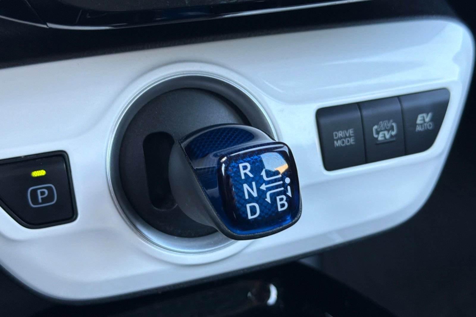 Used 2019 Toyota Prius Prime Premium FWD image 33