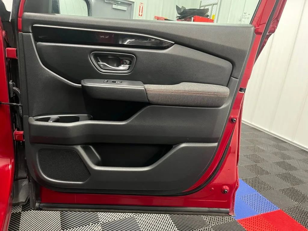 Used 2023 Honda Pilot Sport image 25