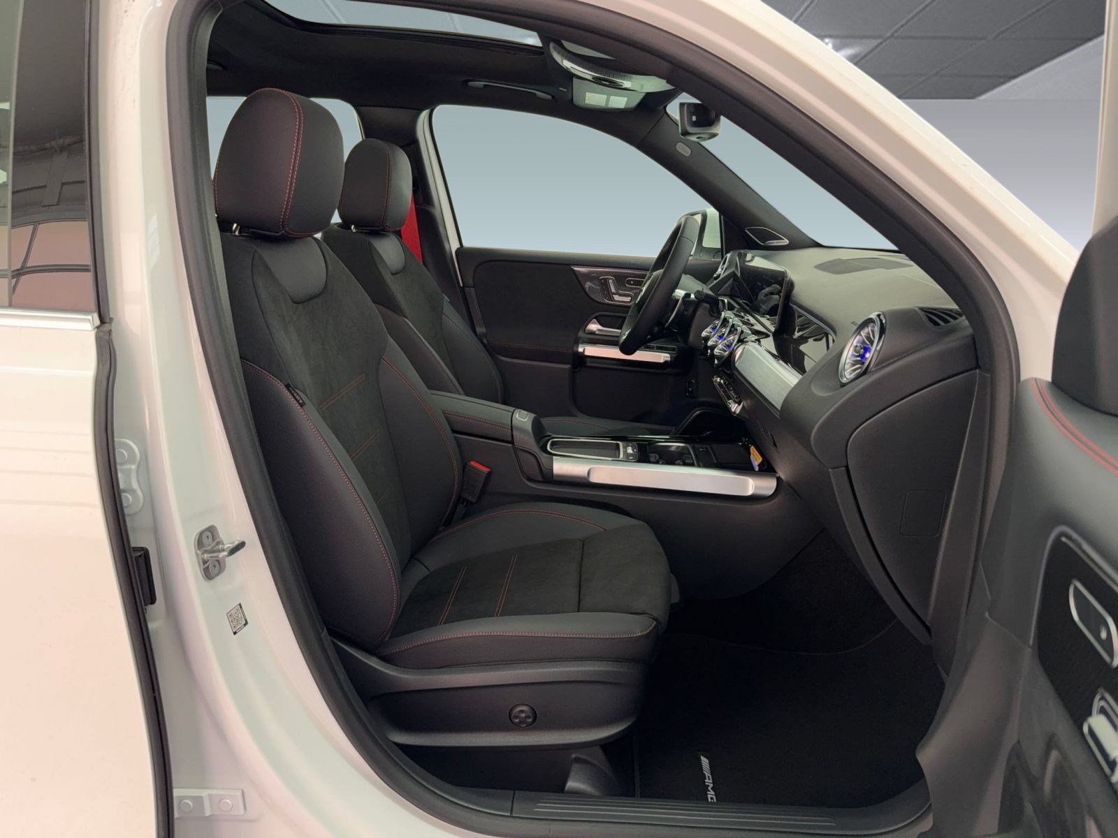 New 2026 Mercedes-Benz GLB 35 AMG 4MATIC image 24
