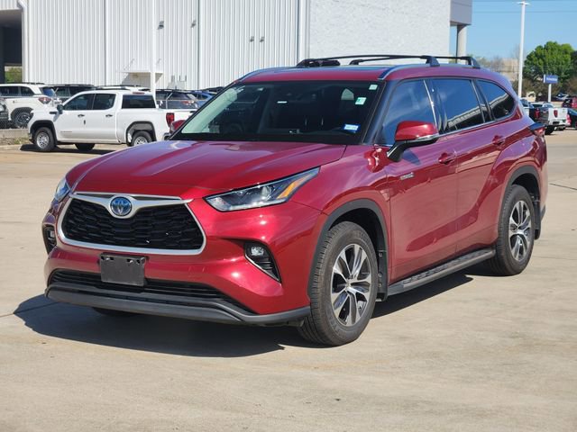 Used 2021 Toyota Highlander XLE image 3
