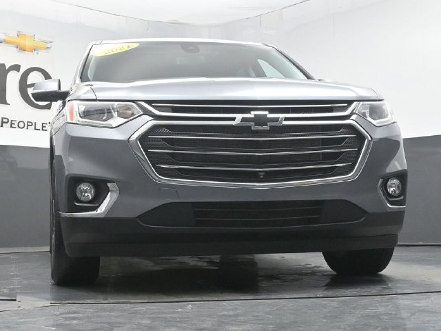 Used 2021 Chevrolet Traverse LT w/ LT Premium Package FWD image 3
