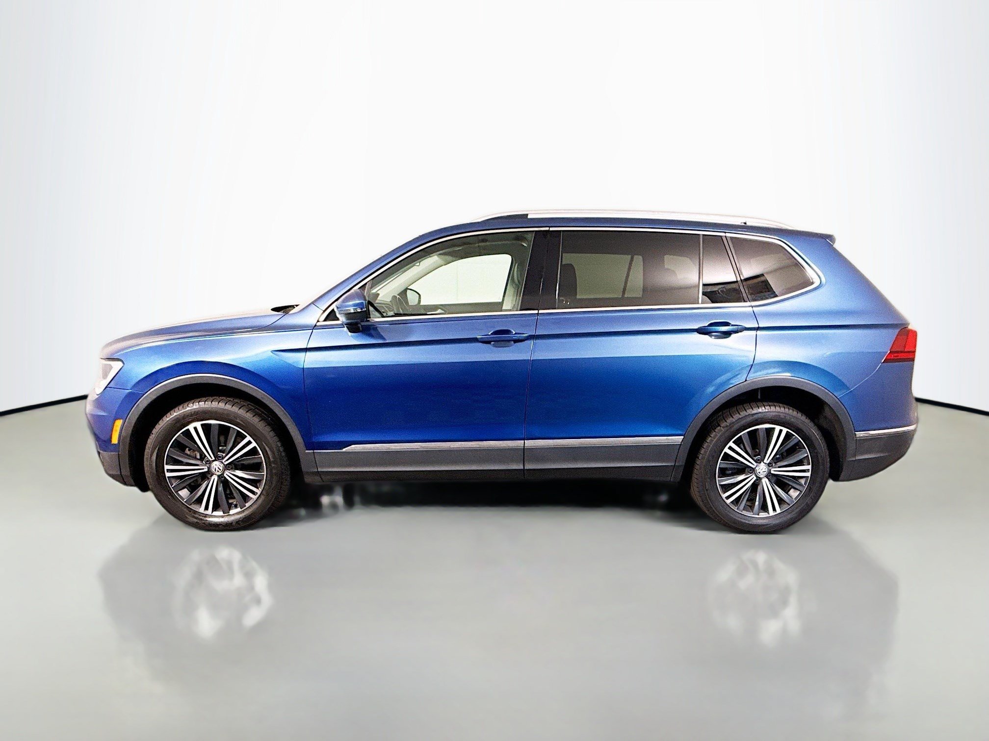 Used 2018 Volkswagen Tiguan SEL AWD/4WD image 6