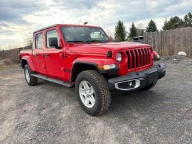 Used 2021 Jeep Gladiator Sport image 3