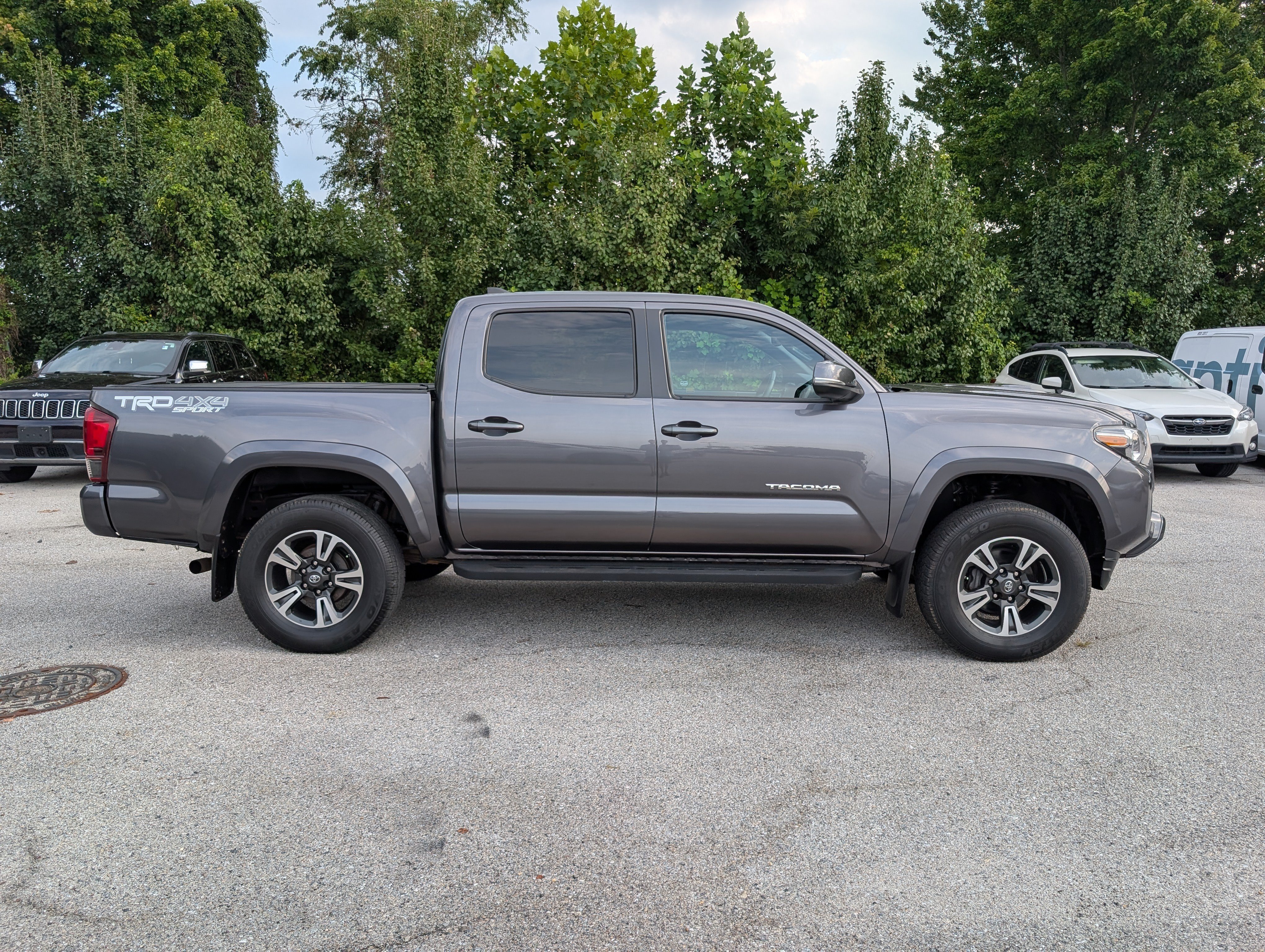 Used 2019 Toyota Tacoma TRD Sport w/ Technology Package AWD/4WD image 2