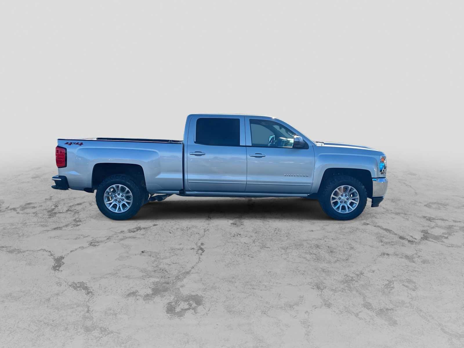 Used 2018 Chevrolet Silverado 1500 LT w/ Trailering Package AWD/4WD image 9