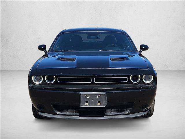 Used 2016 Dodge Challenger SXT RWD image 2