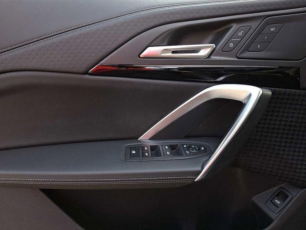 Used 2025 BMW X2 xDrive28i image 13