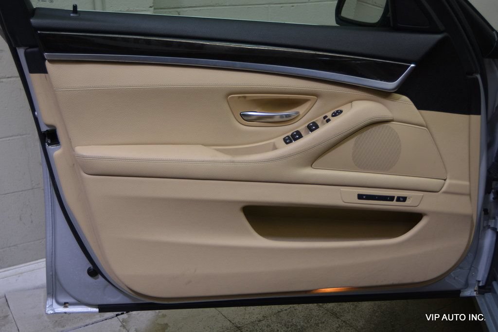 Used 2014 BMW 550i xDrive Sedan AWD/4WD image 7