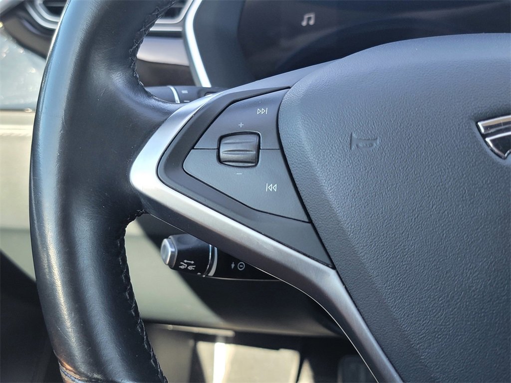 Used 2015 Tesla Model S image 30