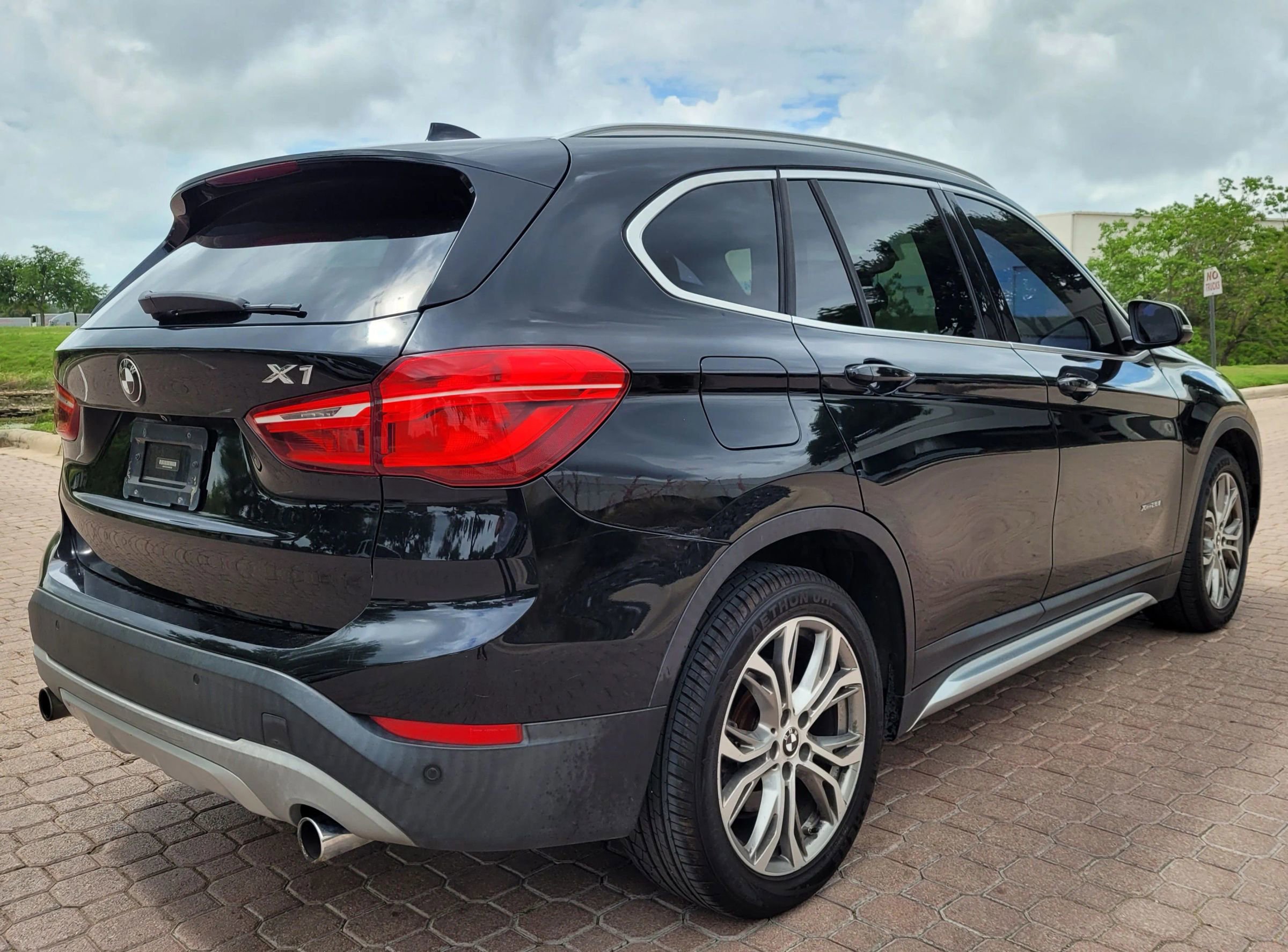 Used 2017 BMW X1 xDrive28i image 7