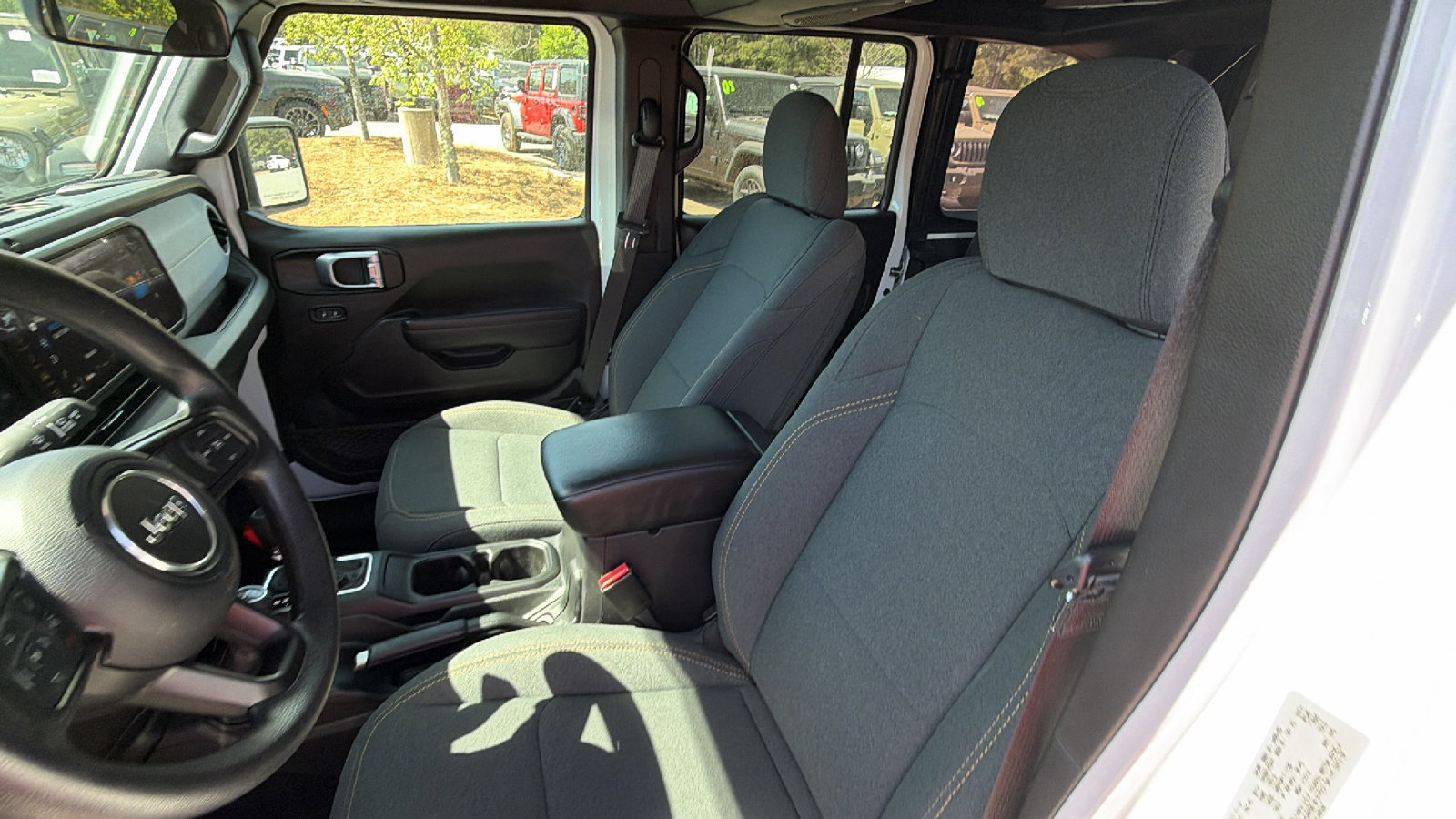 Used 2025 Jeep Wrangler Sport image 17