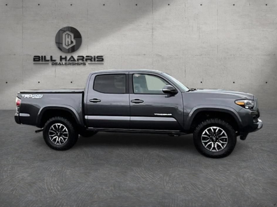 Used 2022 Toyota Tacoma TRD Sport AWD/4WD image 4