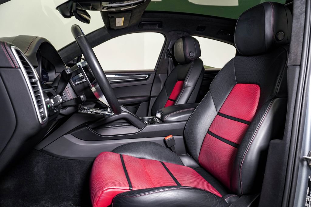 Certified 2023 Porsche Cayenne GTS image 5
