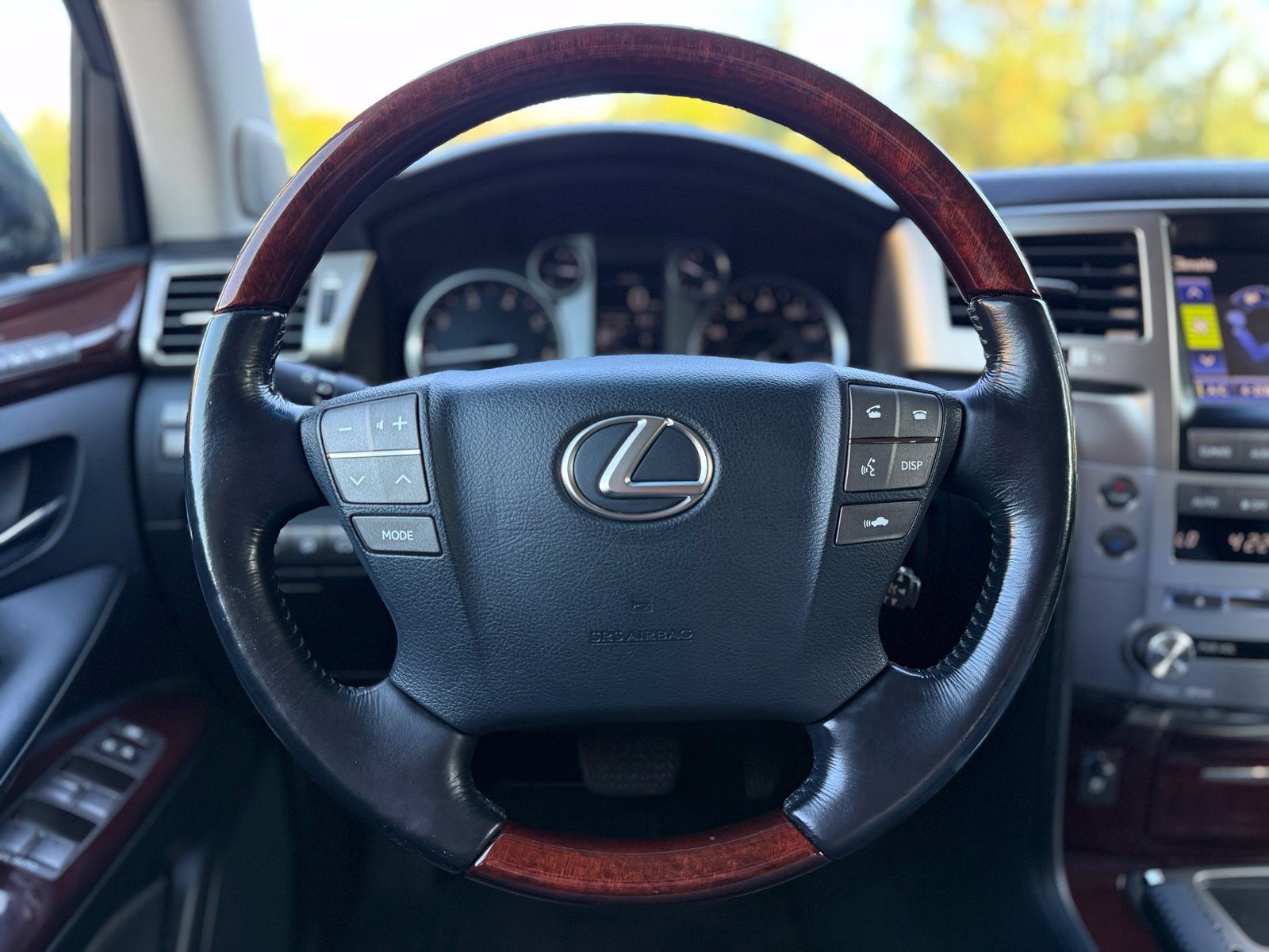 Used 2015 Lexus LX 570 4WD image 25
