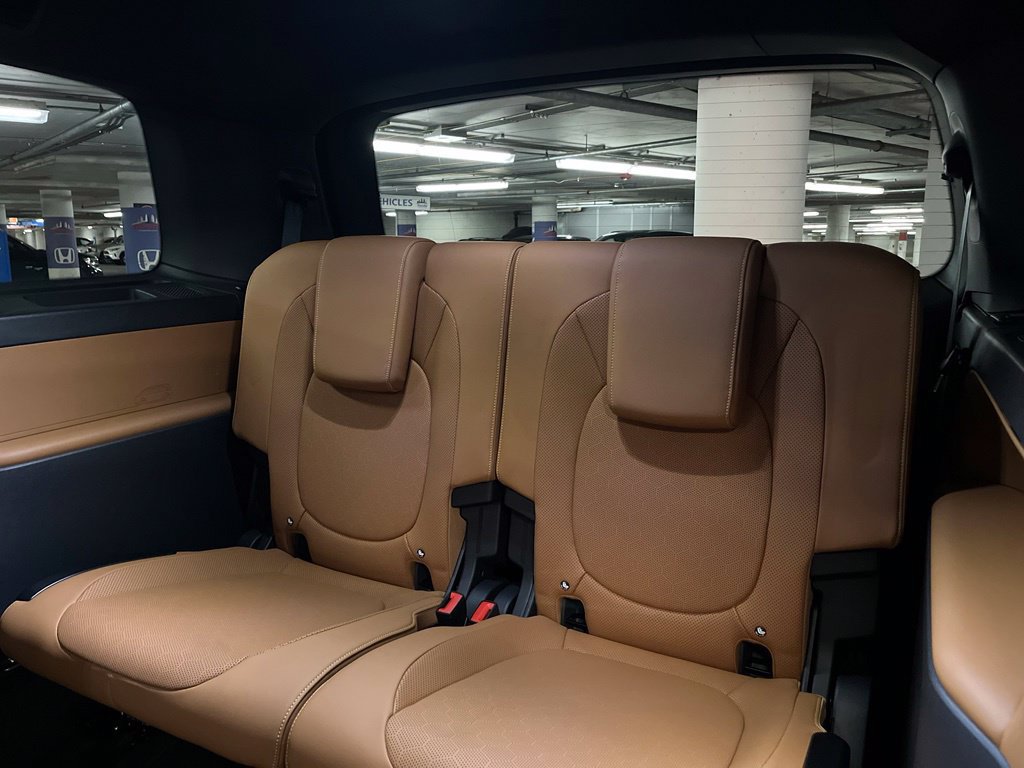 Used 2025 Volkswagen ID. Buzz Pro S RWD image 21