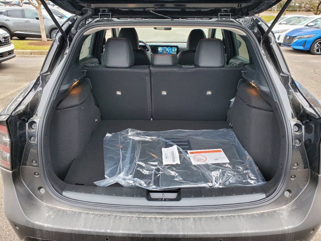 New 2026 Nissan Kicks SR w/ Cold Weather Package AWD/4WD image 8
