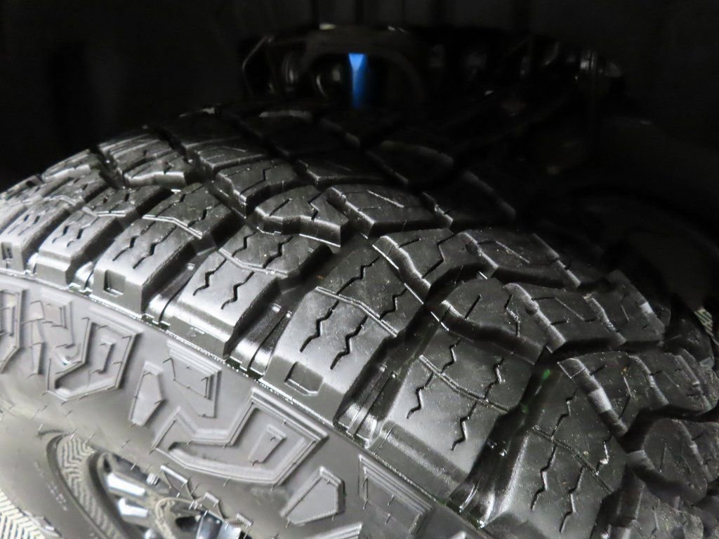 Used 2025 GMC Sierra 2500 AT4X w/ AT4X AEV Edition image 7