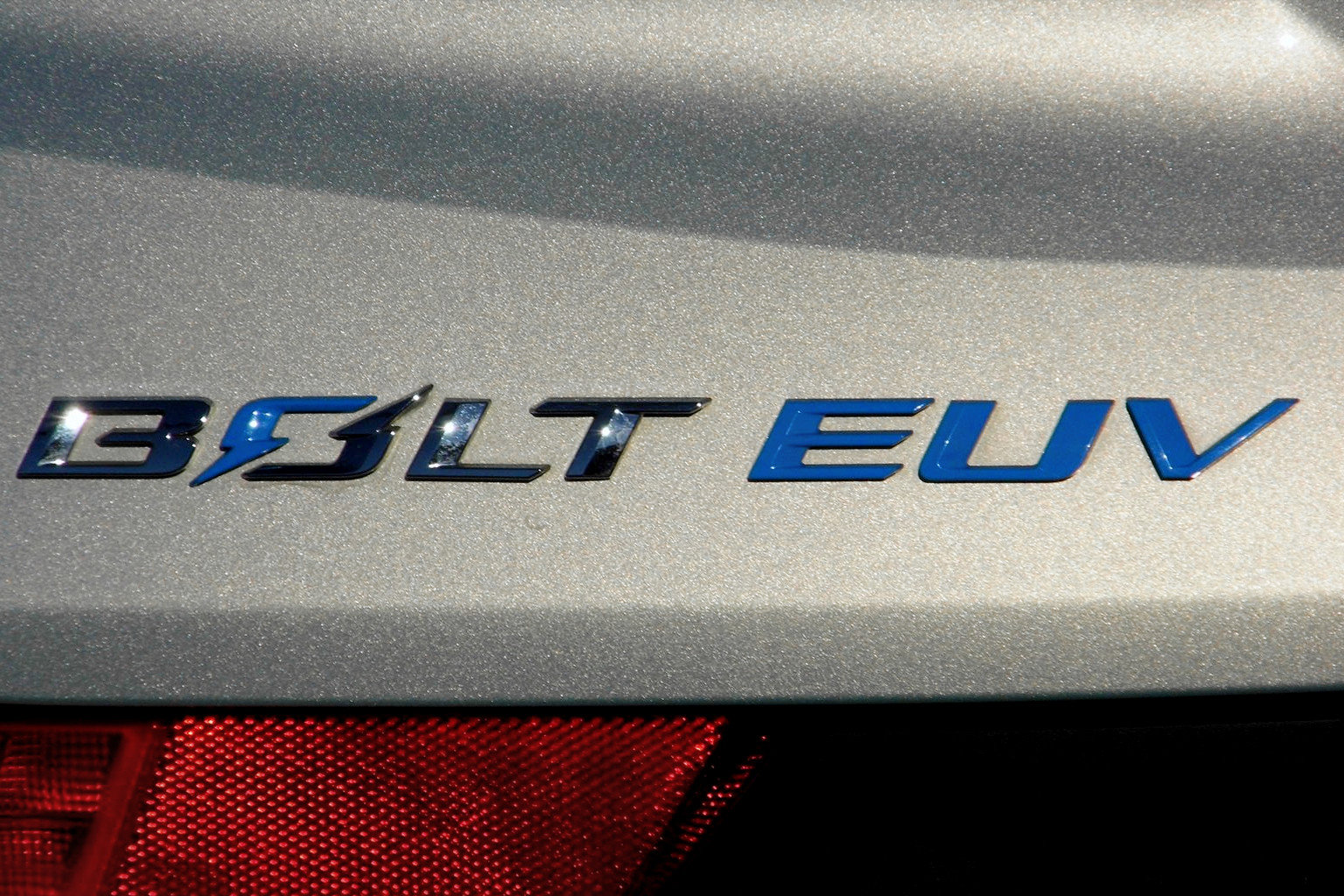 Used 2022 Chevrolet Bolt EUV Premier w/ Sun & Sound Package image 7