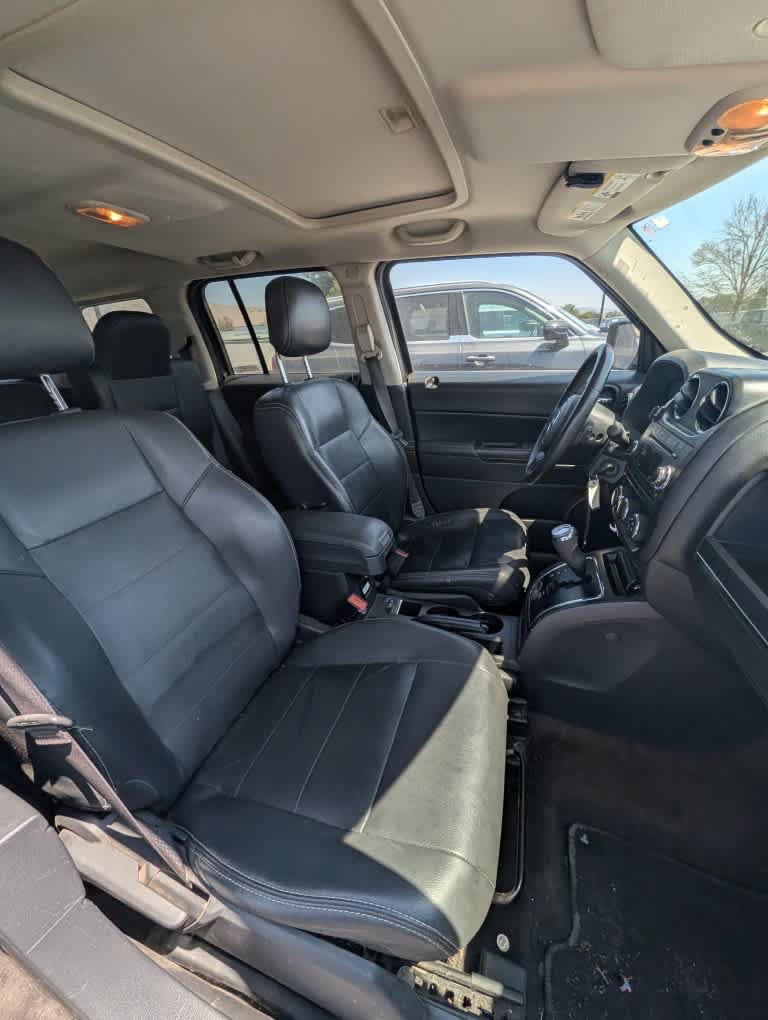 Used 2015 Jeep Patriot High Altitude AWD/4WD image 29