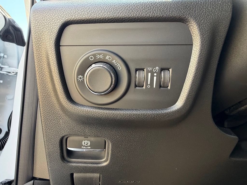 New 2026 Jeep Grand Cherokee Altitude AWD/4WD image 22