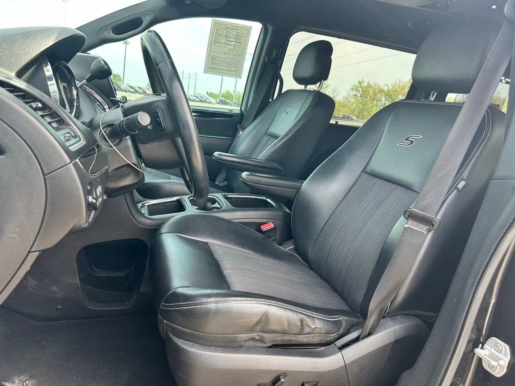 Used 2013 Chrysler Town & Country S FWD image 12