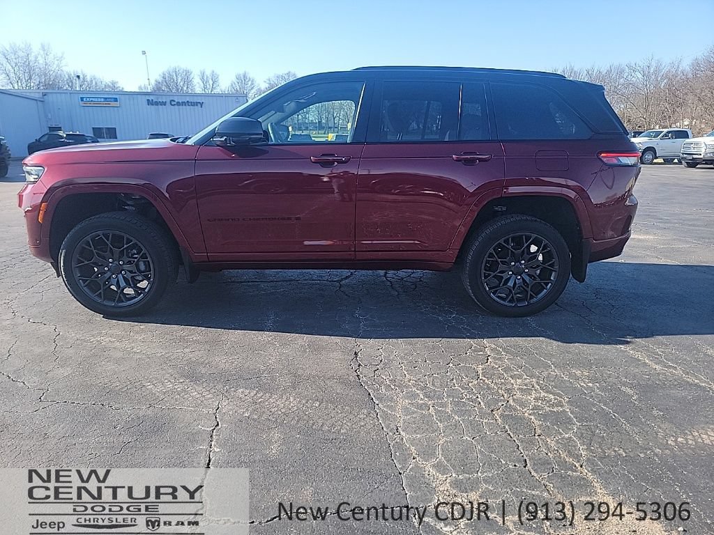 Used 2024 Jeep Grand Cherokee Summit AWD/4WD image 2
