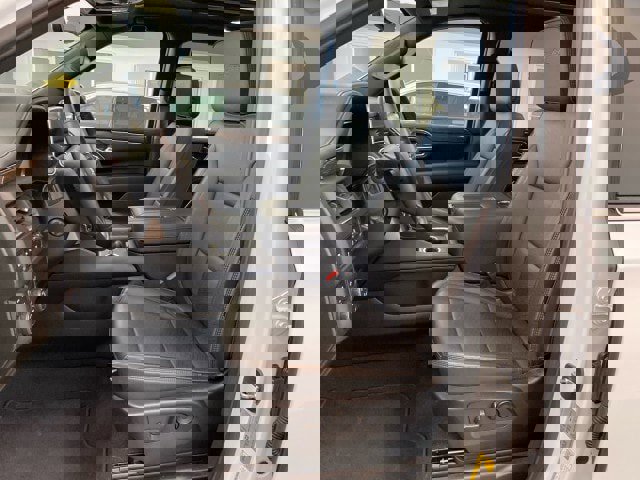 Used 2024 Chevrolet Tahoe High Country image 16