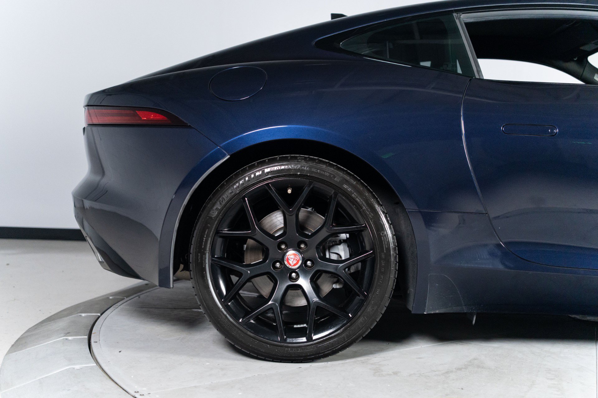 Used 2018 Jaguar F-TYPE Coupe RWD image 24