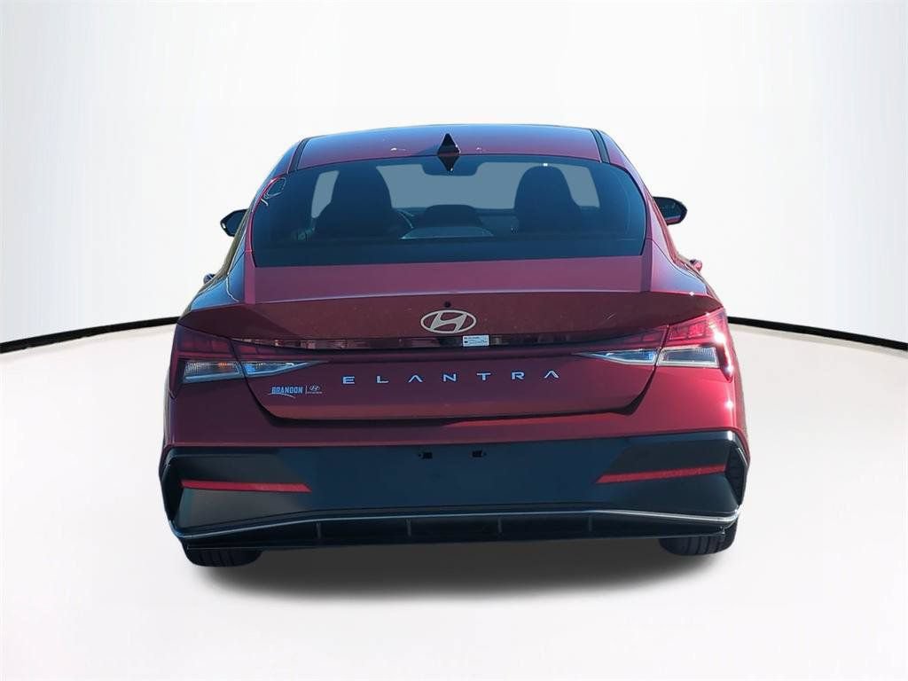 Used 2025 Hyundai Elantra SEL FWD image 6