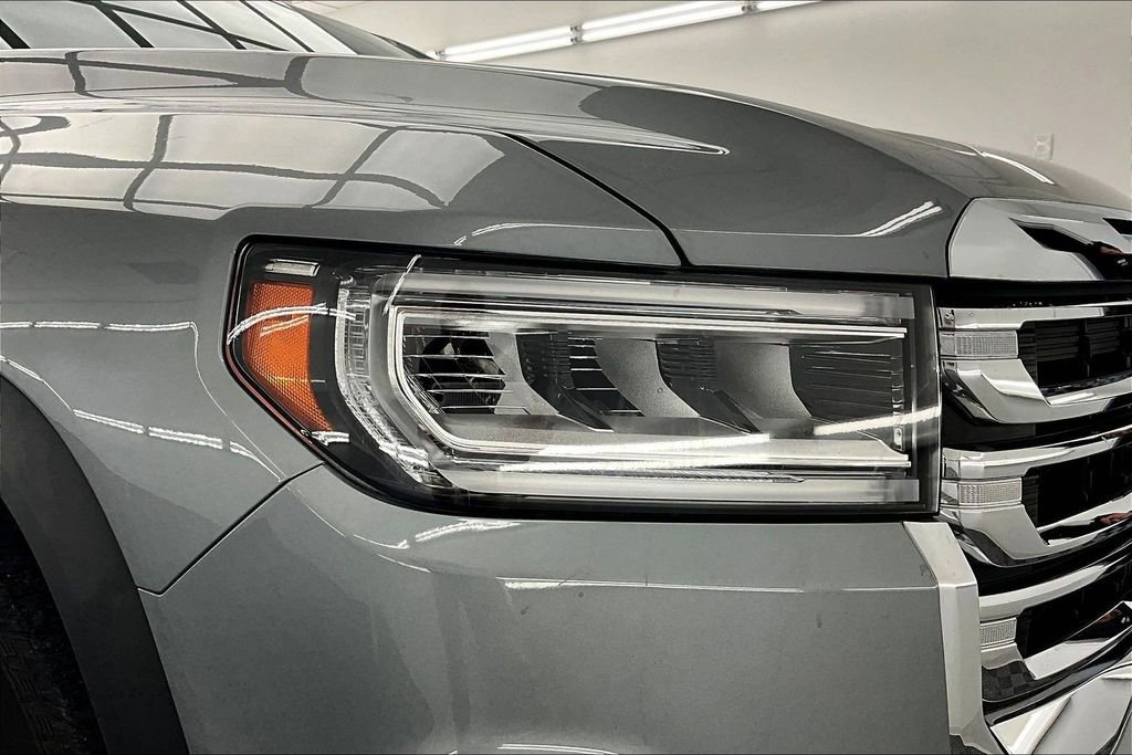 Used 2023 GMC Acadia SLE w/ Driver Convenience Package image 30