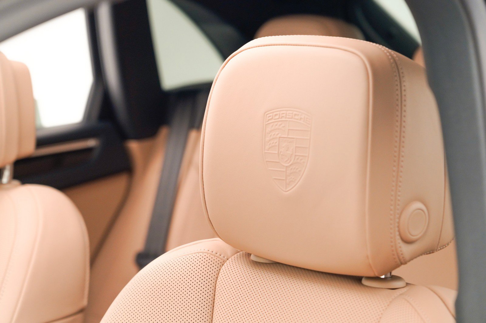 New 2026 Porsche Macan image 18