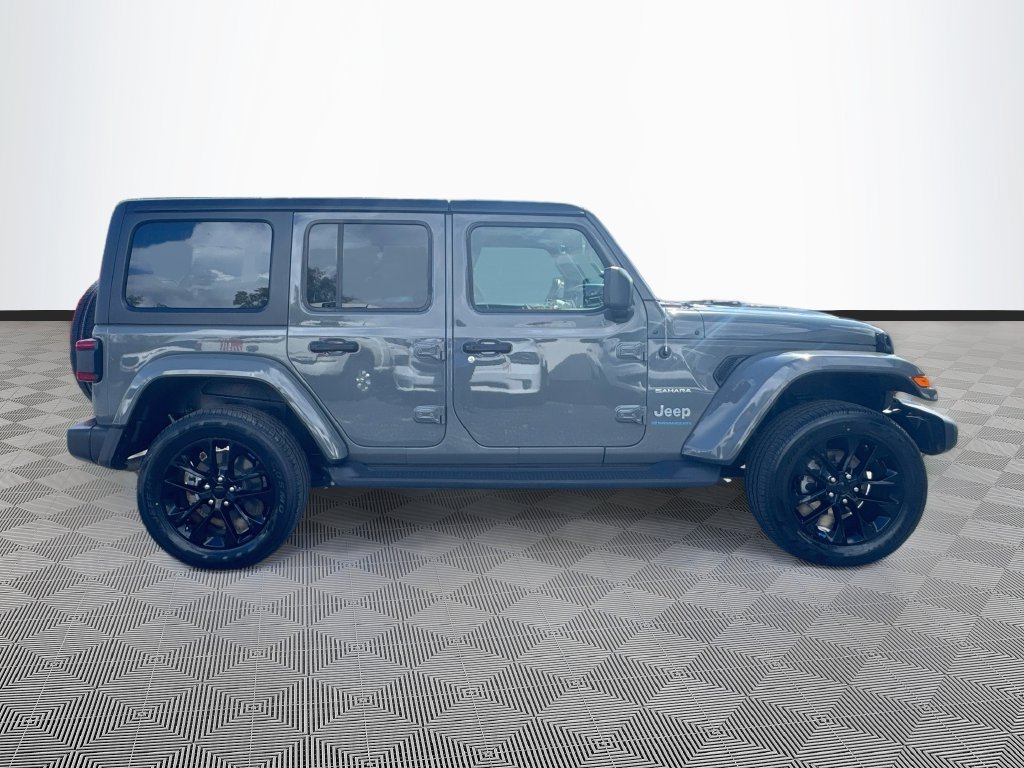 Used 2023 Jeep Wrangler Unlimited Sahara w/ Cold Weather Group AWD/4WD image 5