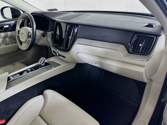 Used 2023 Volvo XC60 B5 Ultimate w/ Climate Package image 32
