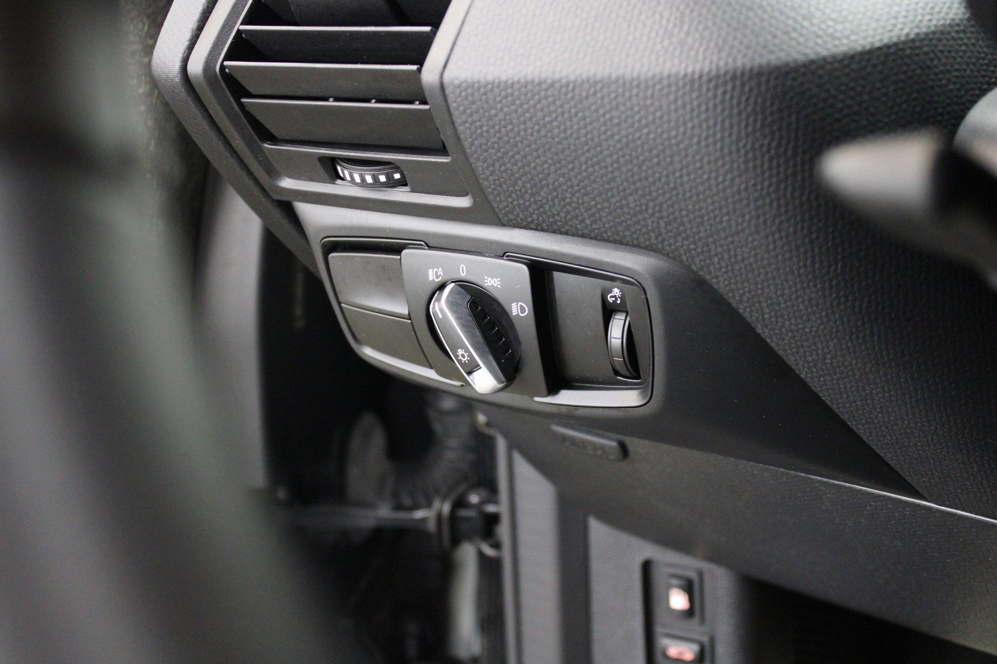 Used 2018 BMW i3 94Ah w/Range Extender image 34