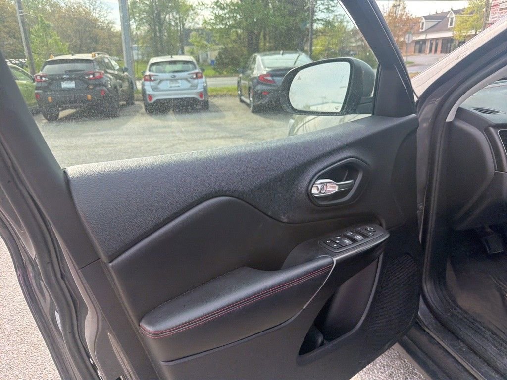 Used 2020 Jeep Cherokee Trailhawk w/ Cold Weather Group image 15