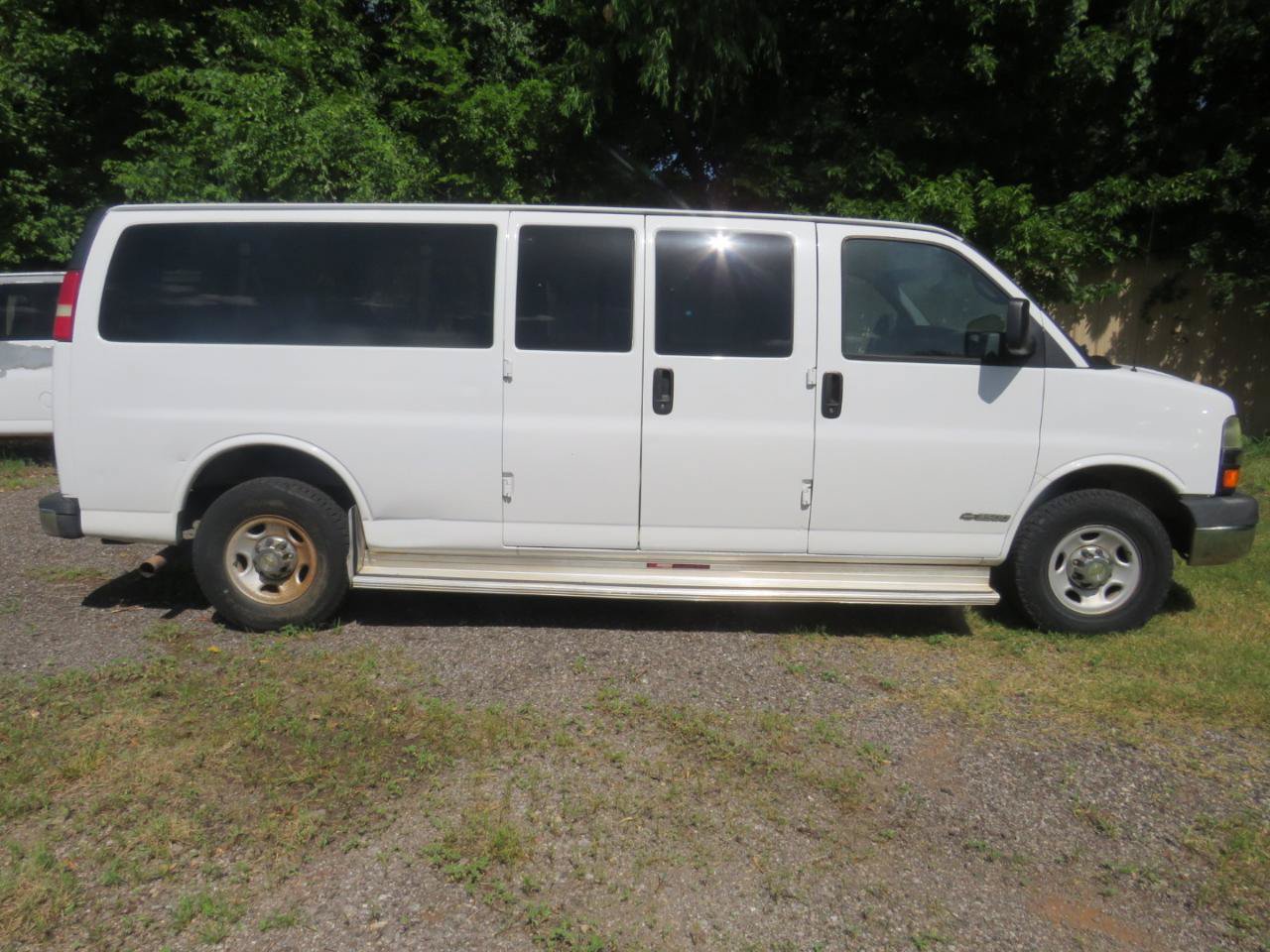Used 2004 Chevrolet Express 3500 Extended Passenger w/ LS Preferred Equipment Group RWD image 4