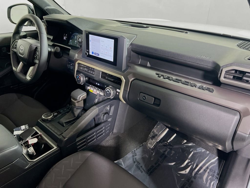 Certified 2025 Toyota Tacoma SR5 AWD/4WD image 25