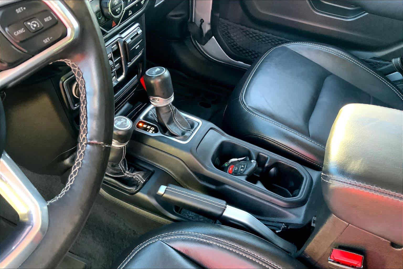 Used 2022 Jeep Wrangler Unlimited Sahara w/ Cold Weather Group AWD/4WD image 16
